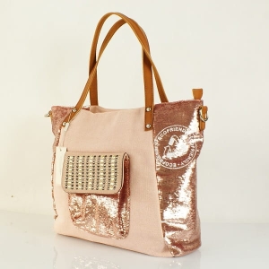 Oryginalna różowa torebka David Jones – wnętrze z jedną komorą i trzema kieszonkami, praktyczne rozwiązania, Niua