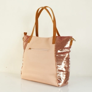 Różowa torebka worek David Jones – tył torebki z kieszonką zapinaną na zamek, elegancka i funkcjonalna, Niua.pl