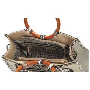 Wnętrze torebki Nobo beżowej – trzy kieszonki na telefon i drobiazgi