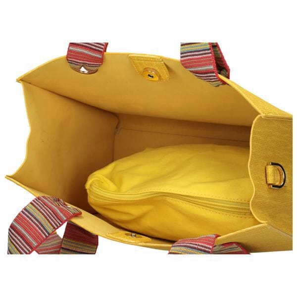 Wnętrze torebki Nobo kuferek – jedna komora z trzema kieszonkami