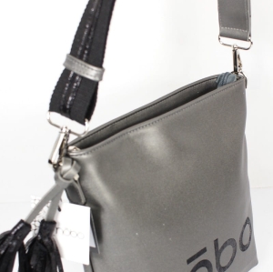 Regulowany pasek torebki NOBO – możliwość noszenia na ramieniu lub crossbody