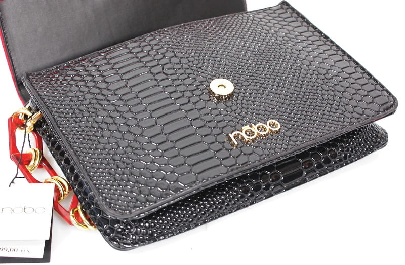 Spód torebki NOBO czarno-czerwonej – stabilna konstrukcja i trwałość