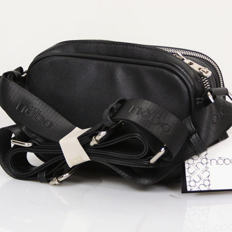 Tył srebrnej listonoszki Nobo z widoczną kieszonką i detalami