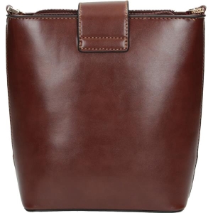 Tył brązowej listonoszki Nobo z niezapinana kieszenią na drobiazgi