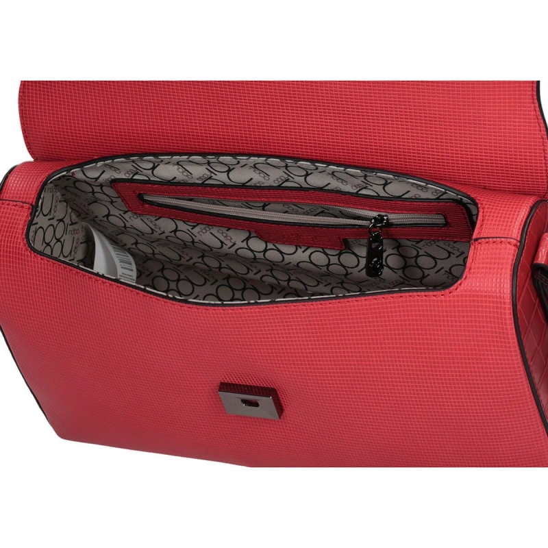 Wnętrze czerwonego kuferka Nobo – jedna komora i trzy praktyczne kieszonki