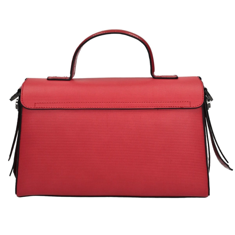 Torebka Nobo kuferek czerwona – tył z widocznymi detalami i metalowymi okuciami