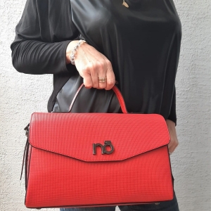 Czerwona elegancka torebka kuferek Nobo – idealna do pracy i na spotkania biznesowe