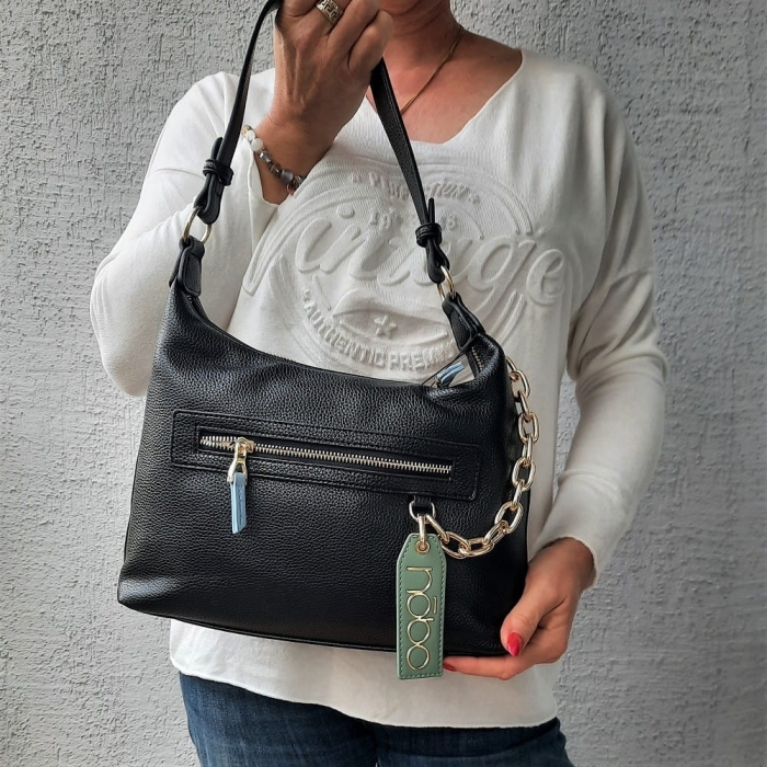 Torebka Nobo – zdjęcie całej sylwetki z elegancką stylizacją