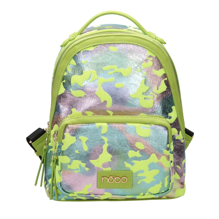 Zielony plecak damski NOBO Multi Color – widok z przodu, kolorowy front w stylu moro, logo marki oraz kieszeń zapinana na zamek