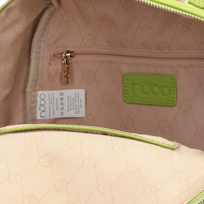 Wnętrze plecaka NOBO – komora główna z zamkiem, miękka podszewka z logo i kieszonki organizacyjne