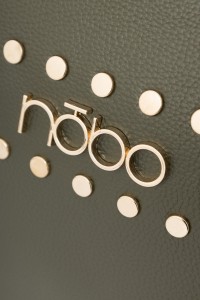 Detale zielonej torby Nobo – wysokiej jakości materiały i eleganckie detale torby damskiej