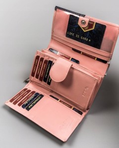 9506c2dbde624f159a94e6c22f17cf6f