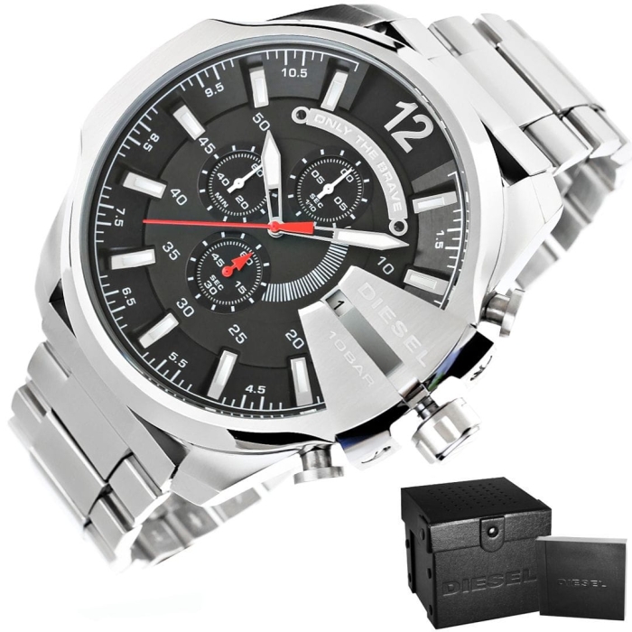 Czarna tarcza zegarka Diesel DZ4308 z subtarczami chronografu i fluorescencyjnymi indeksami.