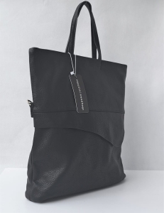 Czarna torebka damska shopper – widok z boku, lekka i pojemna