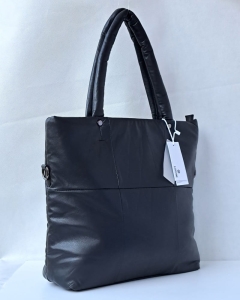 Torebka damska codzienna – boczny widok z regulowanym paskiem