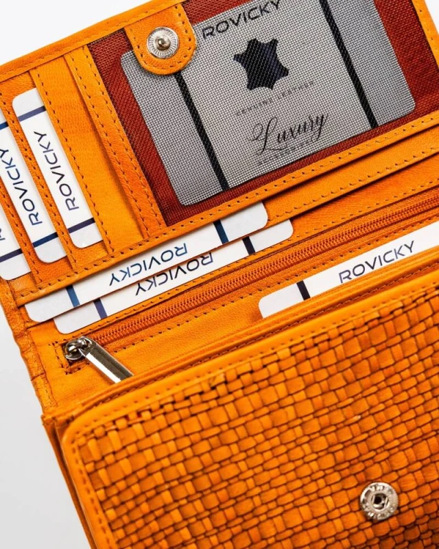 2318af1f4b9f89e694b837e9b0749030