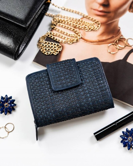 Skórzany portfel damski zamykany na zatrzask - niebieski