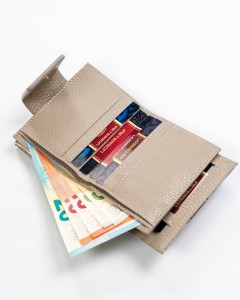 9979778e31bd3f98f728fb7649ec50e4