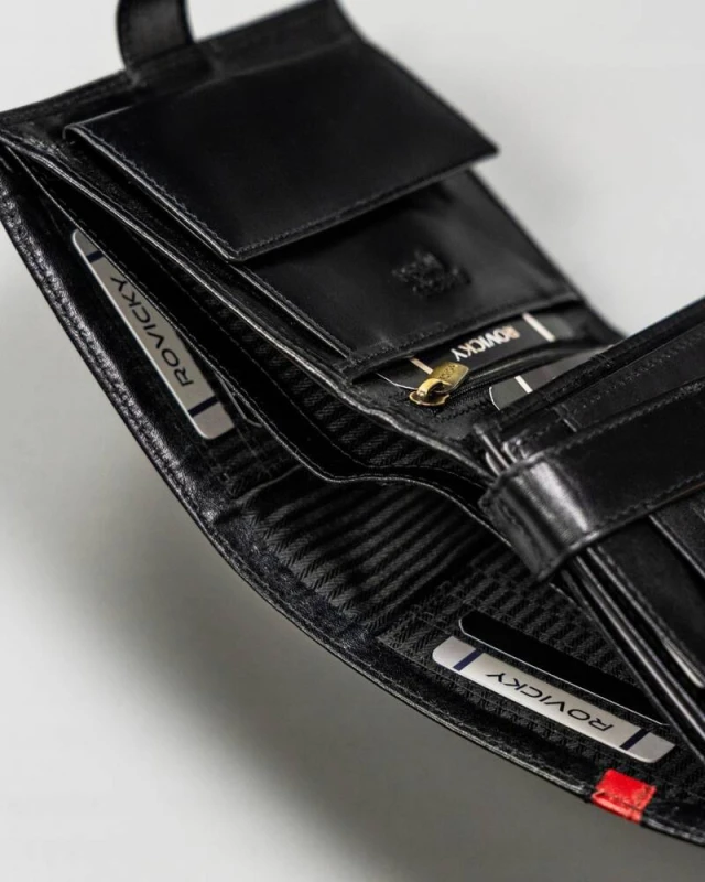 d228d730423d35e179135b13d170fd9e