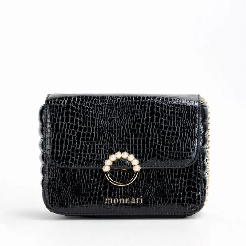Mała czarna torebka Crossbody Monnari BAG2360 widok z przodu, elegancka listonoszka damska