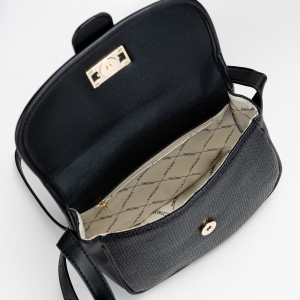 Zapięcie magnetyczne torebki damskiej Femestage BAG1400 – zbliżenie