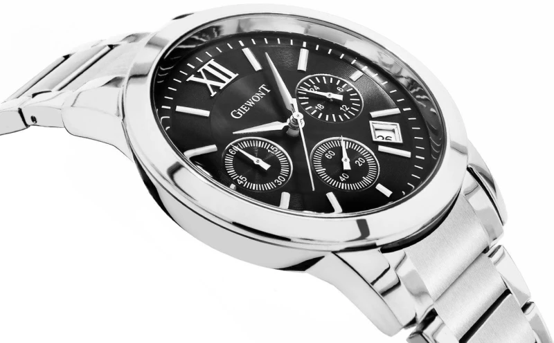 Giewont Apex Chrono GW6480-1 – męski zegarek chronograf z czarną tarczą na nadgarstku.