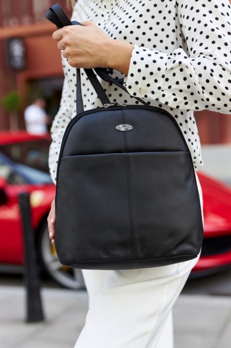 Mały, skórzany plecaczek damski