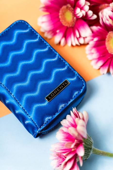 Subtelny wzór i eleganckie logo Lorenti podkreślają wysoką jakość wykonania.