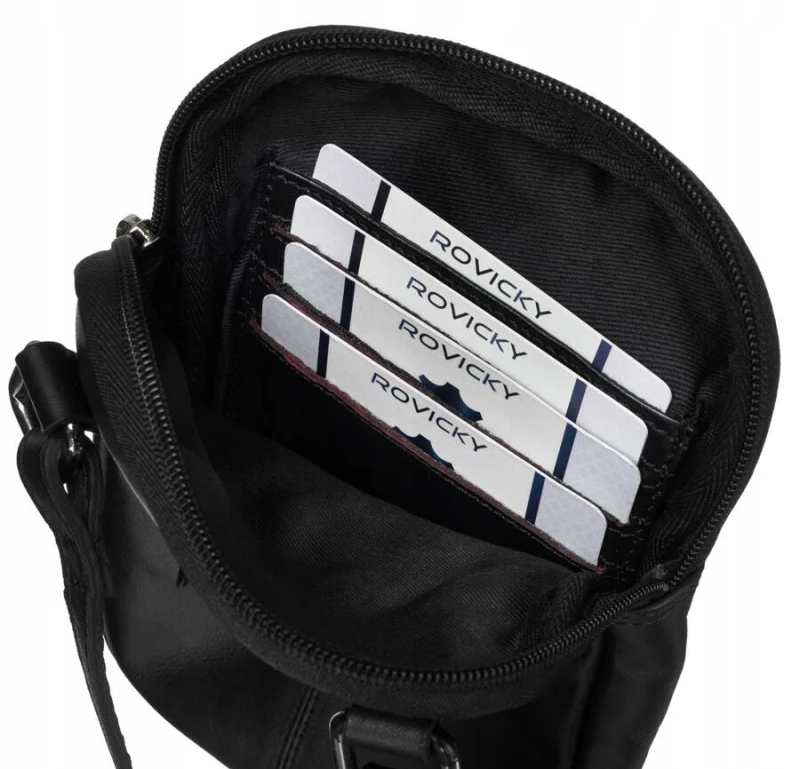 Wnętrze małej saszetki Rovicky – 1 główna komora, 4 przegródki na dokumenty i karty, trwała podszewka zabezpieczająca zawartość.