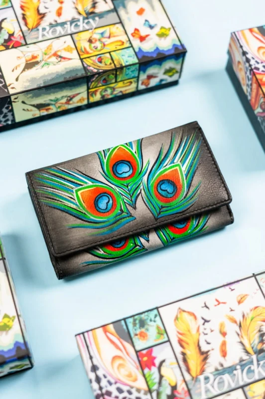 Portfel Rovicky multicolor zapakowany w eleganckie pudełko, idealny na prezent.