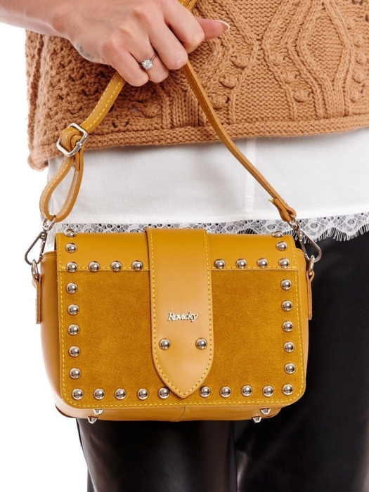 Niewielka, rockowa listonoszka damska