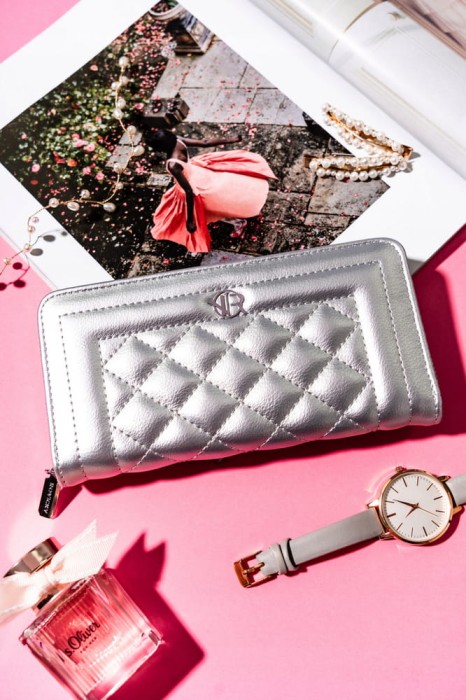 Pikowany, duży portfel-piórnik damski na zamek - Srebrny