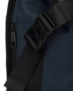 Plecak sportowy w granatowym kolorze z oddychającym materiałem na plecach - Peterson