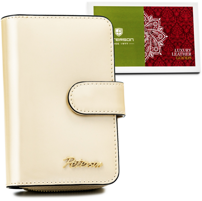 Elegancki mały portfel Peterson w beżowym kolorze, wykonany ze skóry naturalnej, z kieszenią na suwak.