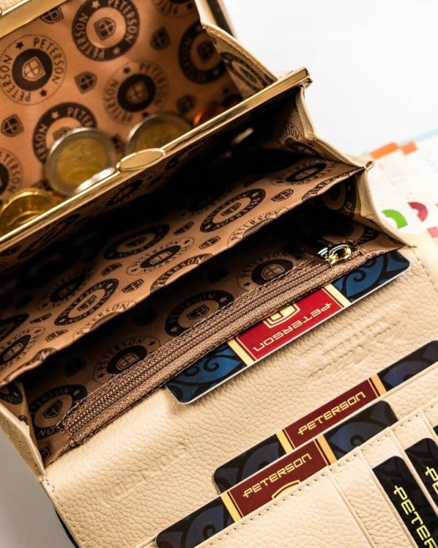 Portfel damski średnich rozmiarów w kolorze beżowym mieszczący dowód rejestracyjny - Peterson