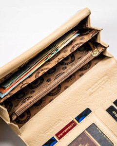 Praktyczny portfel damski w kolorze beżowym z systemem RFID - Peterson