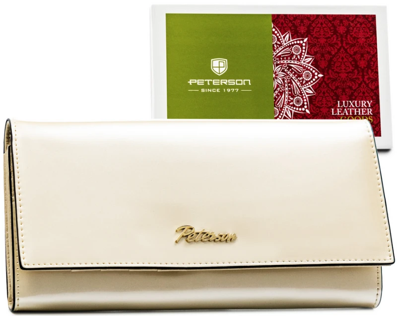 Widok portfela damskiego Peterson w kolorze beżowym z naturalnej lakierowanej skóry