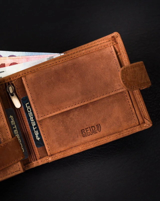 Poziomy portfel męski ze skóry naturalnej, system RFID Protect - Peterson