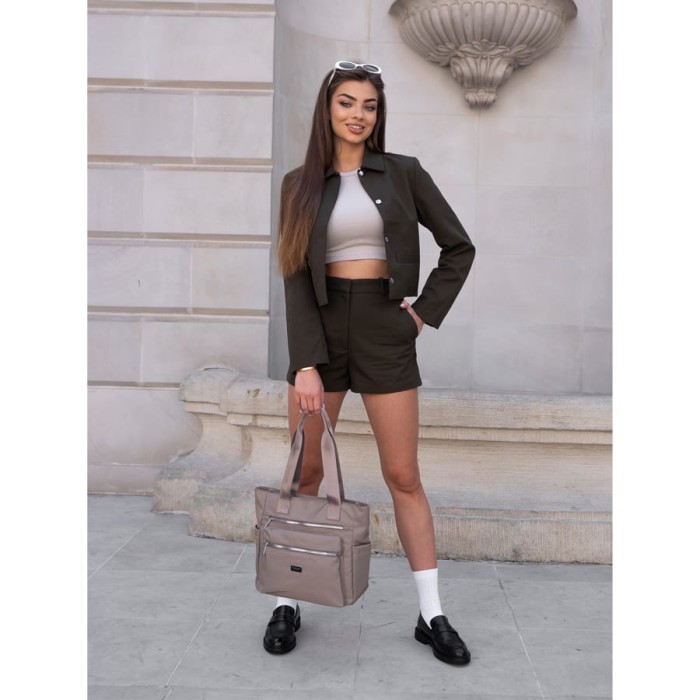 Nylonowa torebka damska w beżowym kolorze ze srebrnymi okuciami - Peterson