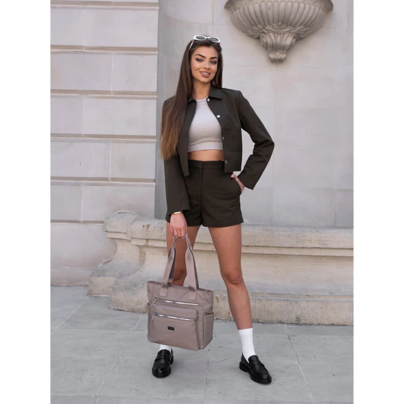 Nylonowa torebka damska w beżowym kolorze ze srebrnymi okuciami - Peterson