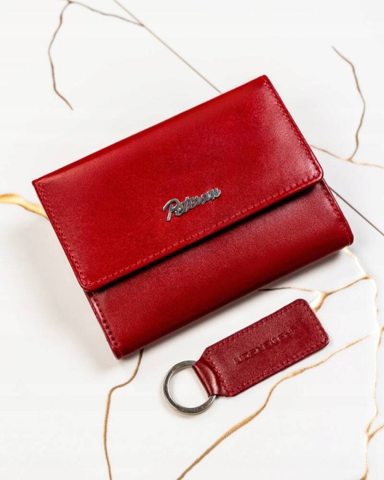 Portfel damski Peterson wykonany ze skóry naturalnej w intensywnym czerwonym kolorze, z zamknięciem na zatrzask.