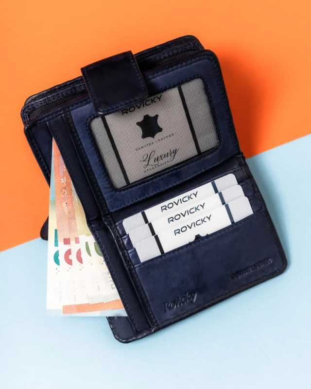 Wyraziste geometryczne tłoczenie oraz subtelne złote logo Rovicky na wysokiej jakości skórze naturalnej.