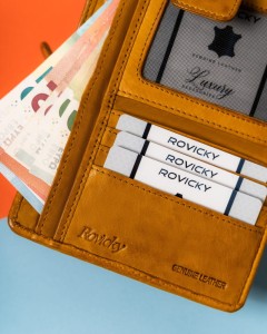 Tłoczony portfel damski z okienkiem na zdjęcie - Rovicky