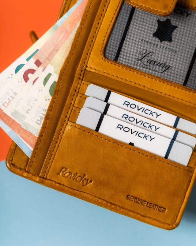 Tłoczony portfel damski z okienkiem na zdjęcie - Rovicky