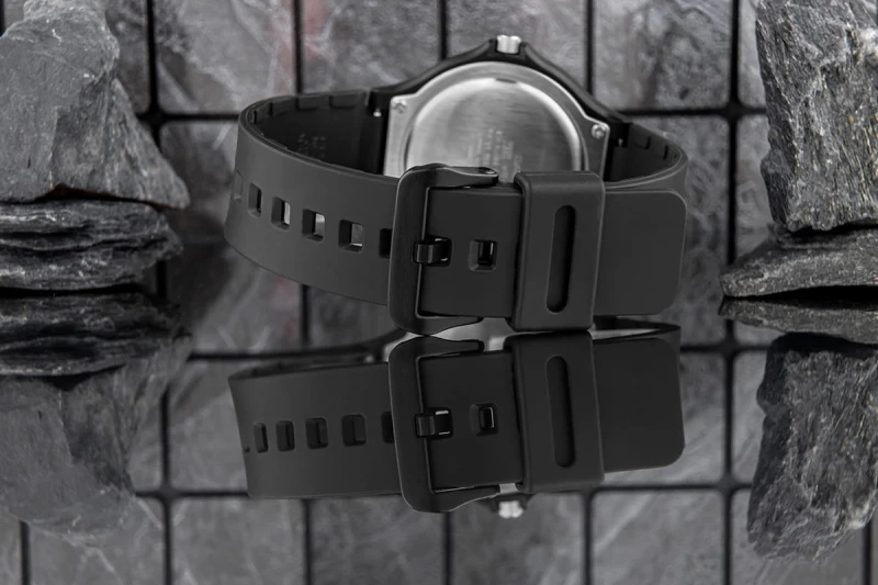 Pasek z tworzywa sztucznego w zegarku Casio MW-240-1E2VDF – trwały i wygodny.
