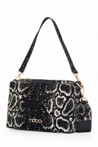Front torebki Nobo czarno-złotej z logiem marki i złotymi okuciami