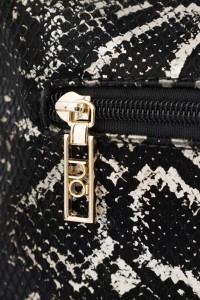 Stylowa listonoszka damska Nobo – detal złotych okuci i designerski wygląd