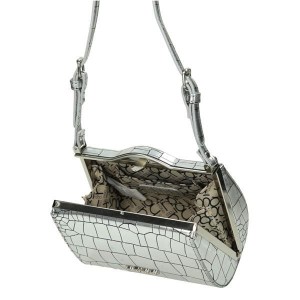 Wnętrze torebki NOBO srebrnej – jedna komora i kieszonka na drobiazgi