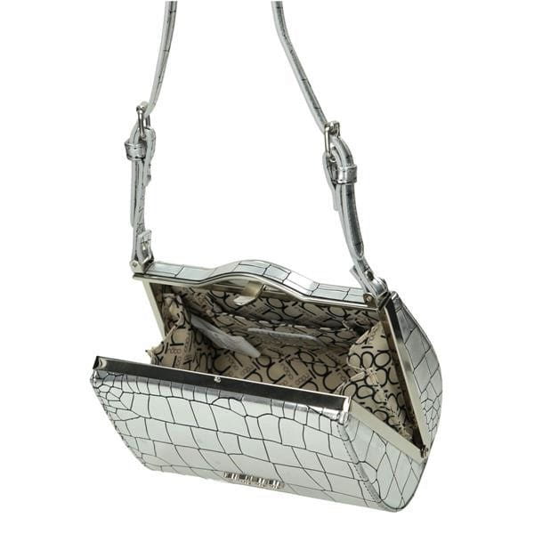 Wnętrze torebki NOBO srebrnej – jedna komora i kieszonka na drobiazgi