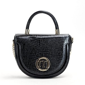 Kuferek Monnari BAG2350 – elegancka czarna torebka damska z regulowanym paskiem